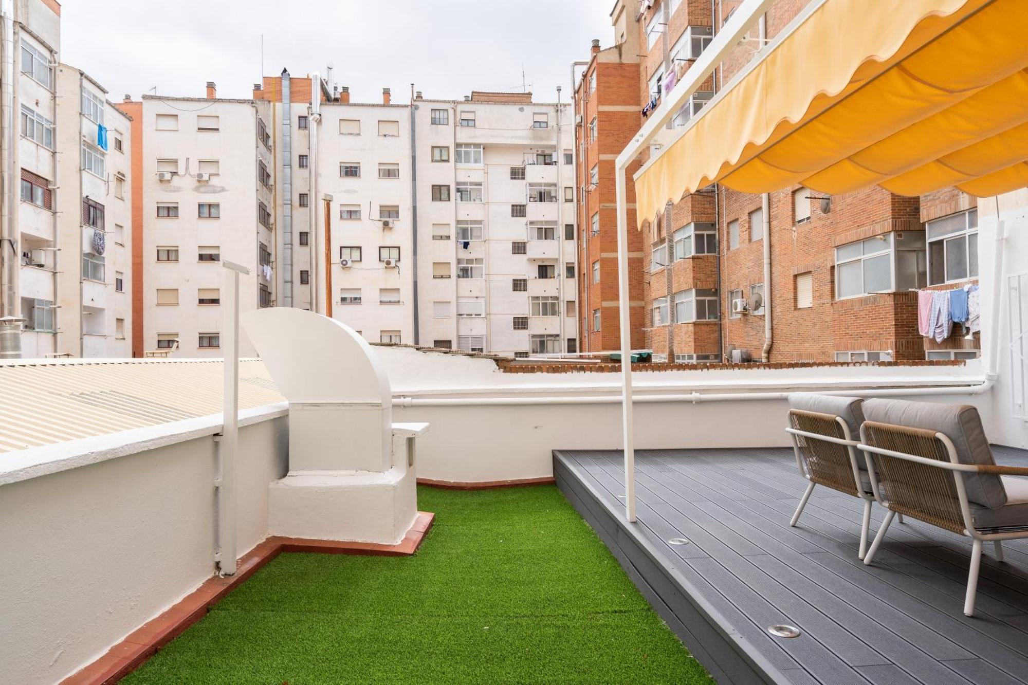 Manola Con Terraza Junto Al Corte Ingles